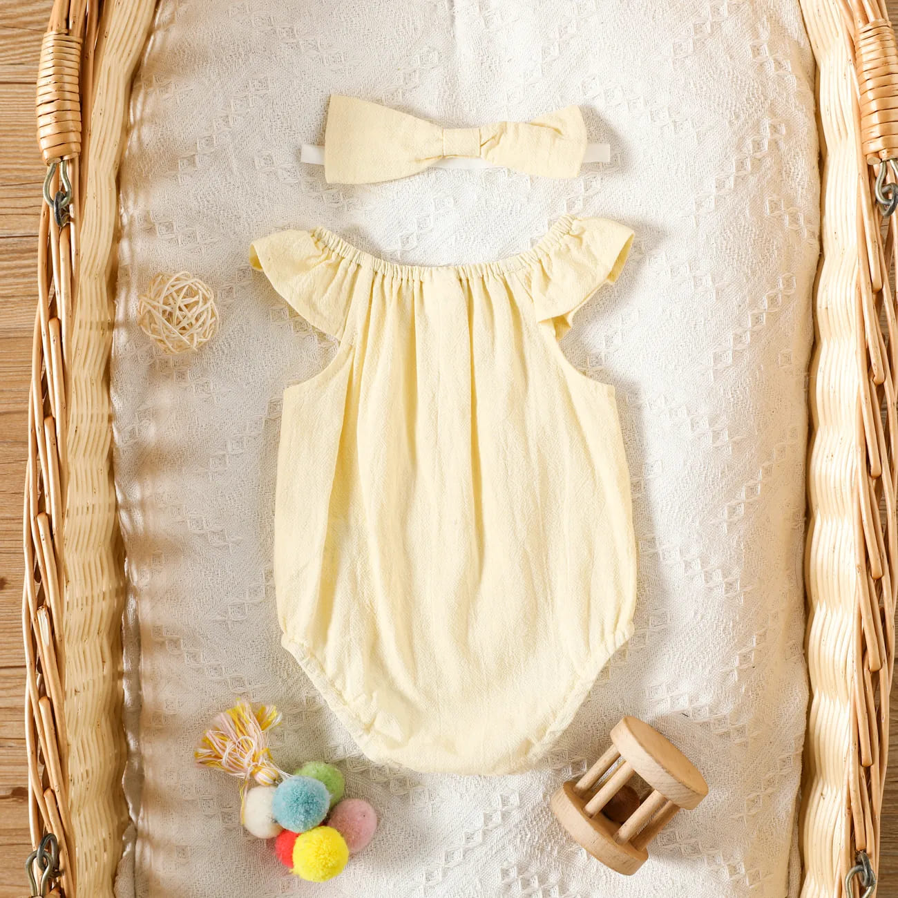 2pcs Baby Girl Flutter Sleeve Rompers Suit Set in Solid Color