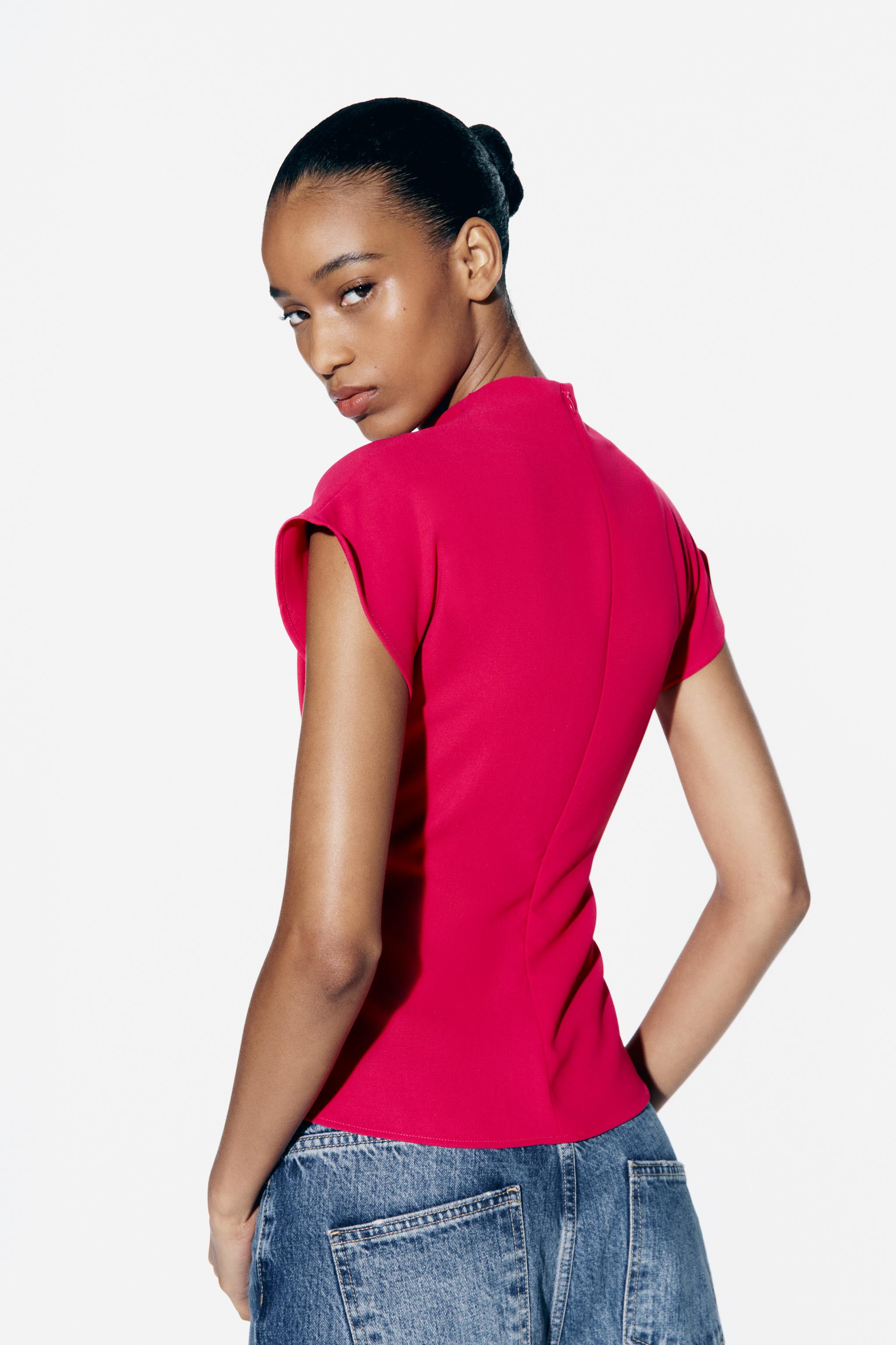 TOP WITH KNOTTED WAIST